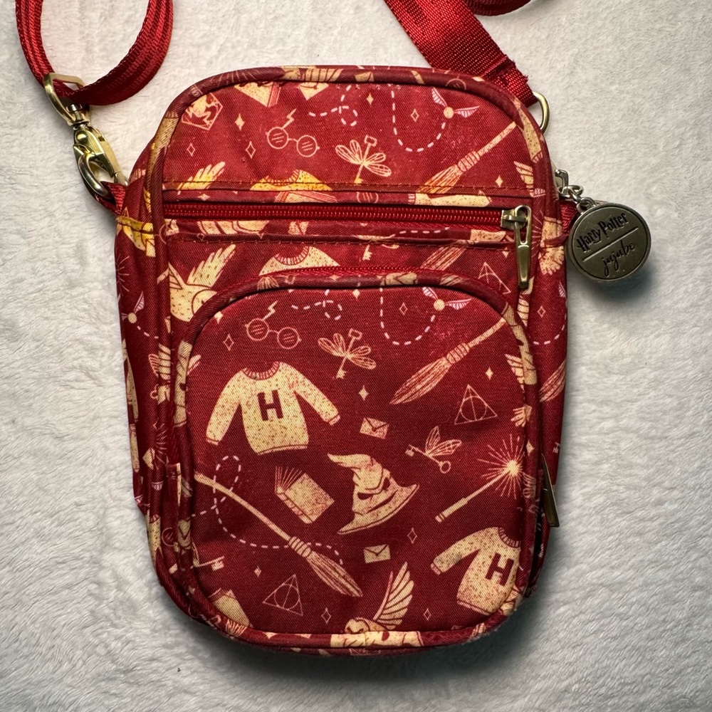 Jujube HOGWARTS ESSENTIALS Mini Helix Harry Potter Crossbody Bag - Picture 2 of 8